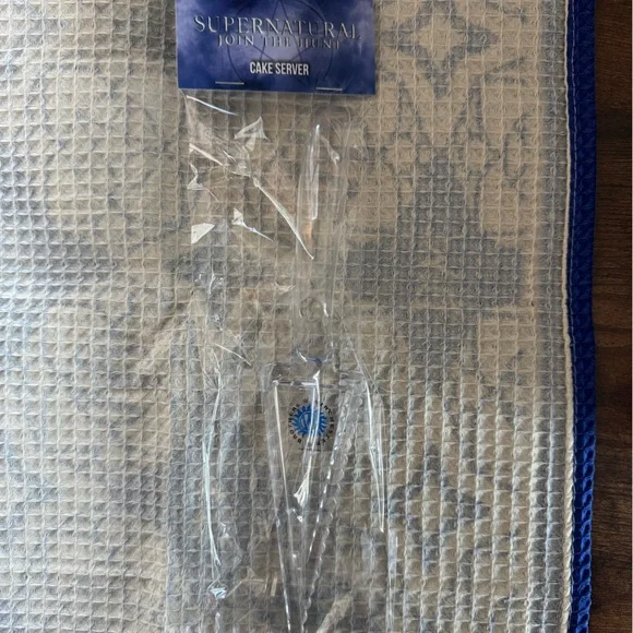 Supernatural Culturefly Baking Bundle Ceramic Baking Dish Towel Pie Server - Picture 4 of 11